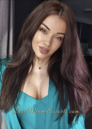 Close up face photo of glamorous Miami escort Elena