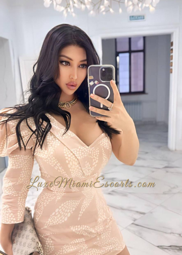 Selfie of Miami Turkish escort Alara, wearing beige dress